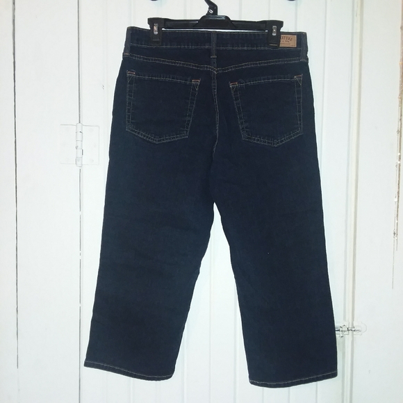 Levi's Signature Capris - Picture 3 of 5